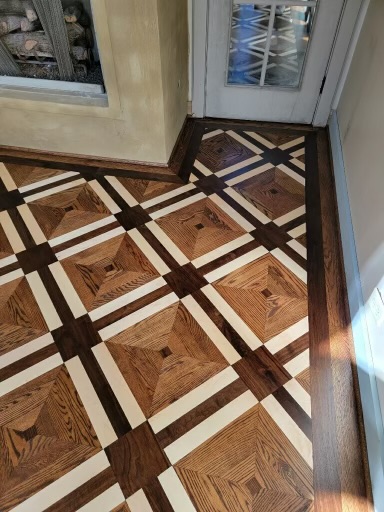 Custom pattern hardwood floor